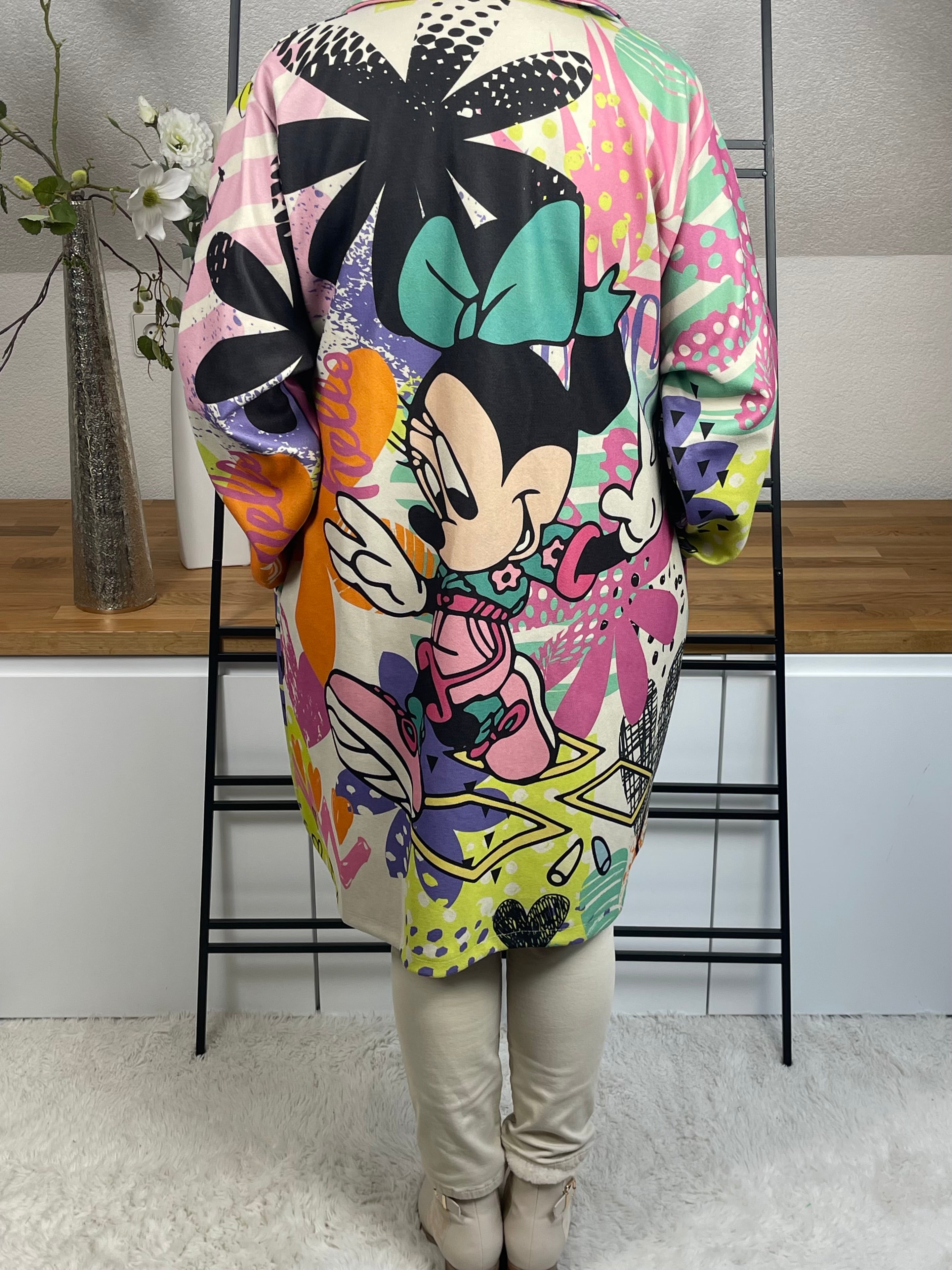 Rückenansicht des Mickey Mouse Oversize-Mantels aus Velour-Optik mit 50 % Wollanteil, praktischen Taschen, Knöpfen und Kapuze