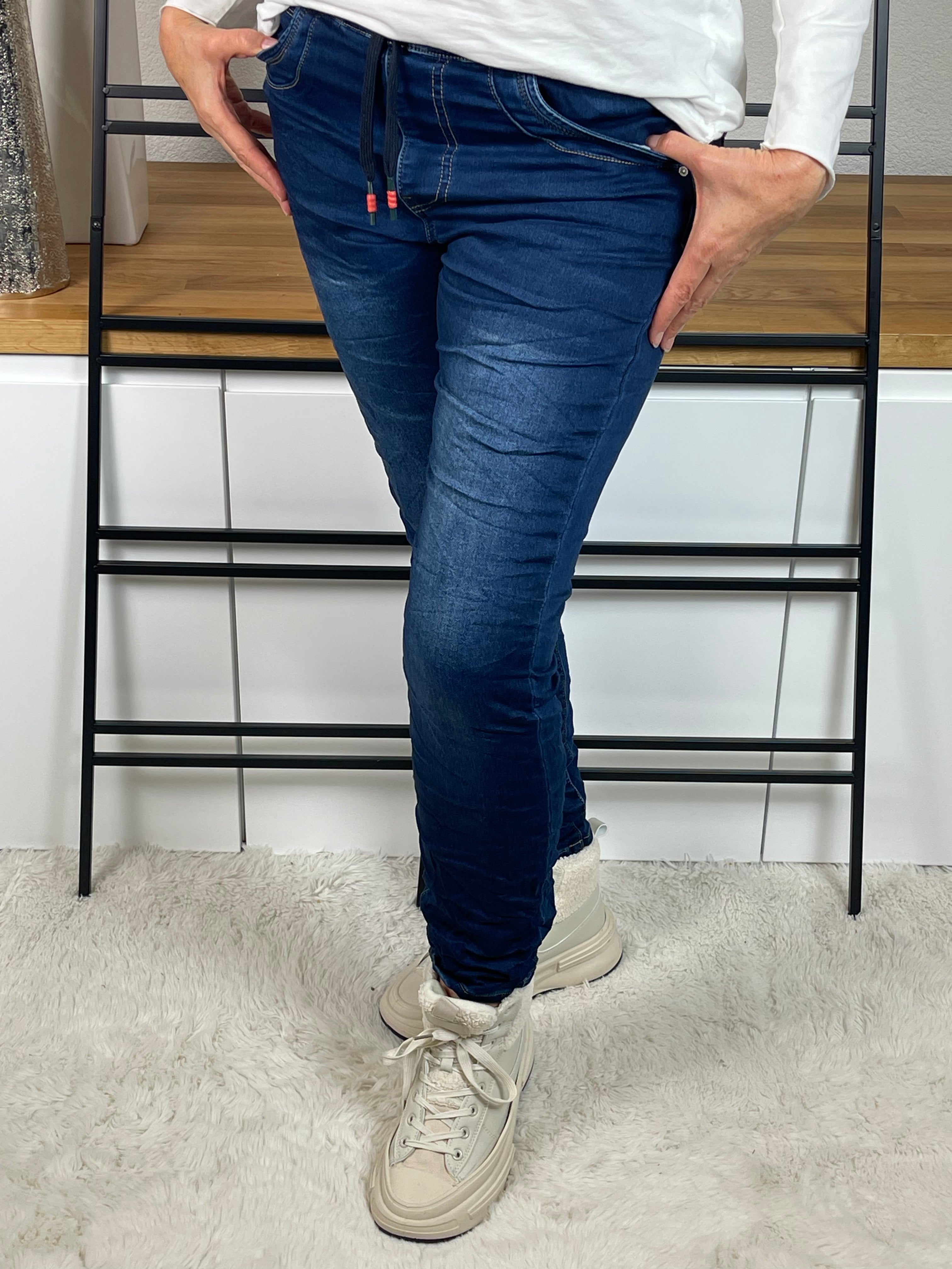 
•	Jeans-Jog-Pants Damen kaufe      •	Jeans Jogger große Größen online                 bestellen.                                               •	Günstige Damen Jeans-Jogginghose in Übergröße                   •	Hochwertige Jeans-Jog-Pants große Größen