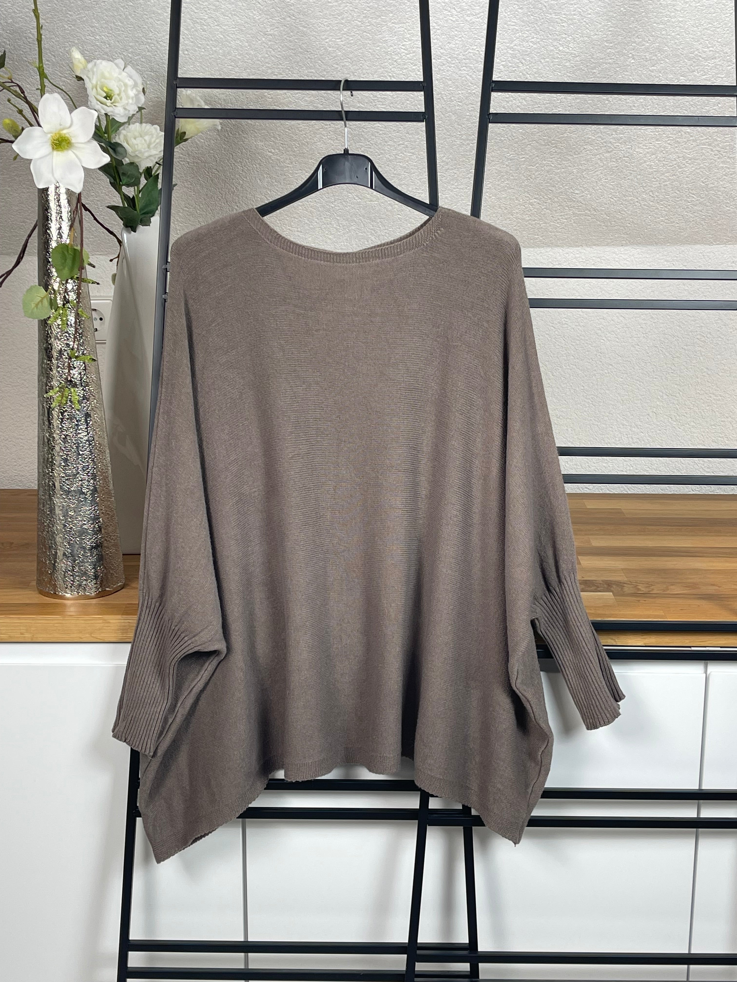 	2.   Lässiger Oversize Pullover Damen
	3.	Weicher Feinstrick Pullover
	4.	Oversize Pullover bis Größe 48
	5.	Pullover weiter Schnitt Damen
	6.	Kuscheliger Feinstrick Pullover
	7.	Feinstrick Pullover große Größen
	8.	Pullover Plus Size Damen
	9.	Oversize Pullover weich
	10.	Pullover XXL Feinstrick
	11.	Casual Oversize Pullover
	12.	Pullover mit weiten Ärmeln
	13.	Langer Oversize Pullover
	14.	Trendiger Pullover bis Größe 48
	15.	Bequemer Feinstrick-Pullover Damen