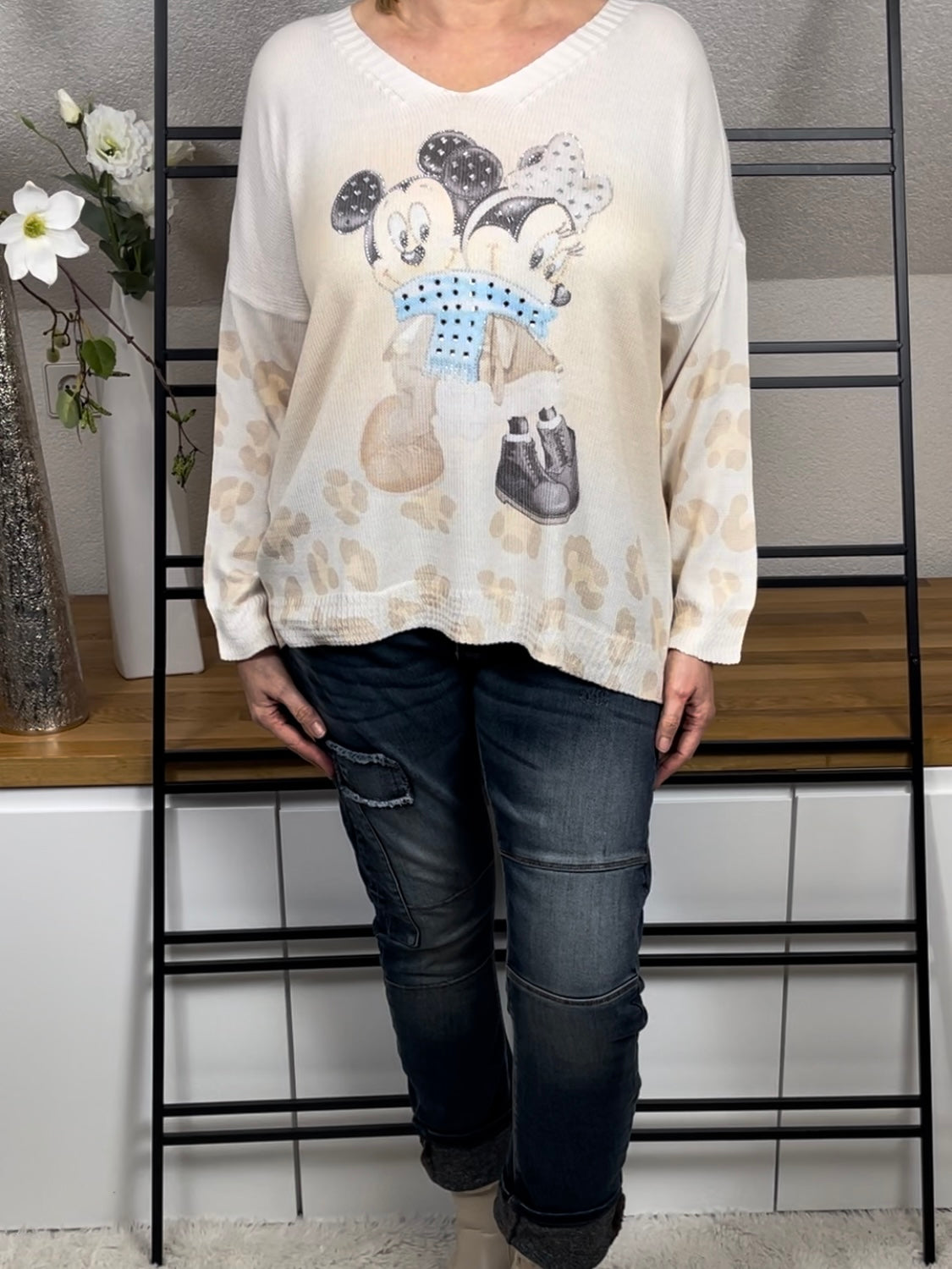 Damen-Feinstrick-Pullover Mickey Mouse in beige, Frontansicht mit Glitzer und Pailletten, Einheitsgröße