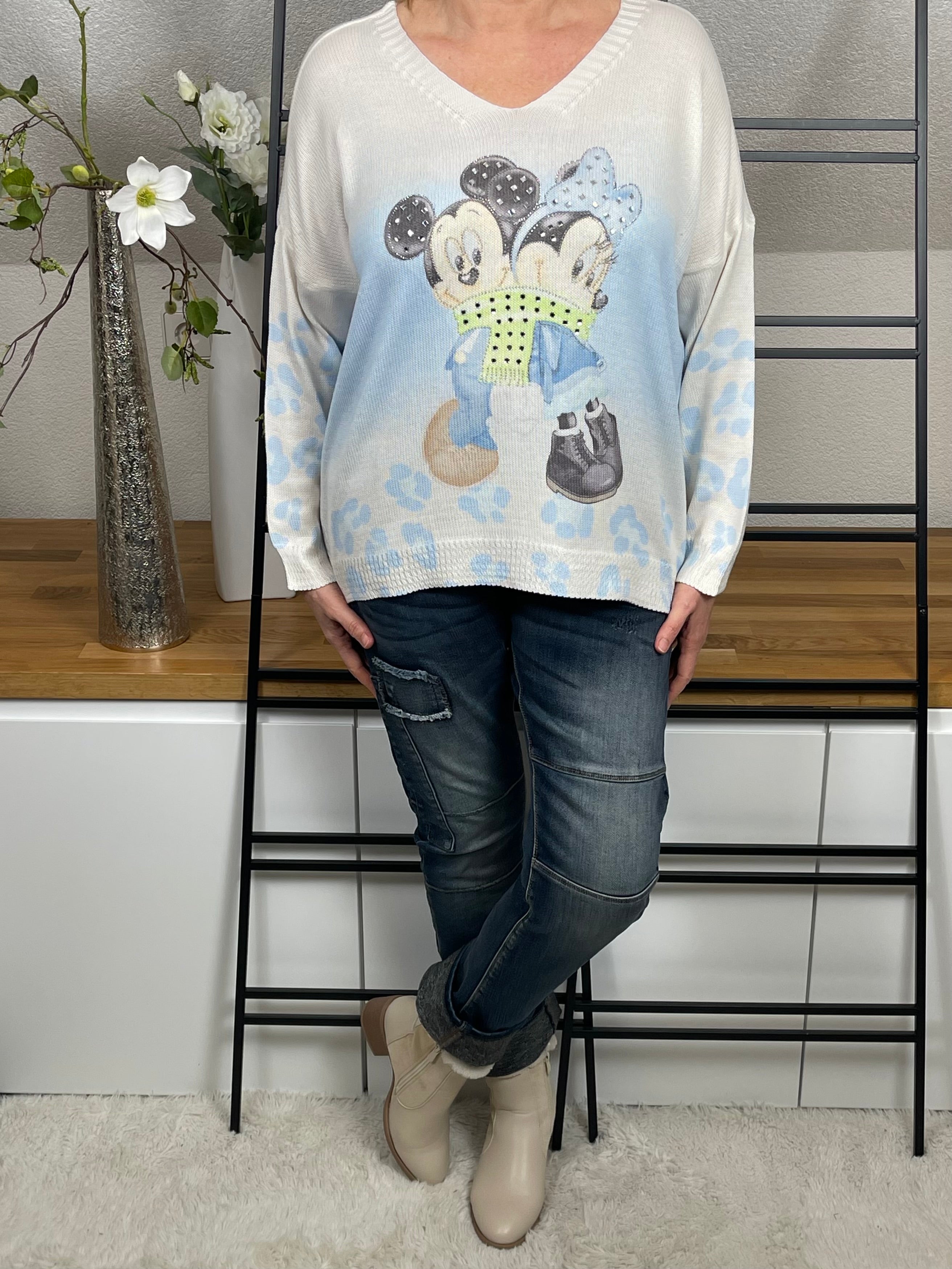 Damen-Feinstrick-Pullover Mickey Mouse in hellblau, Frontansicht mit Glitzer und Pailletten, Einheitsgröße