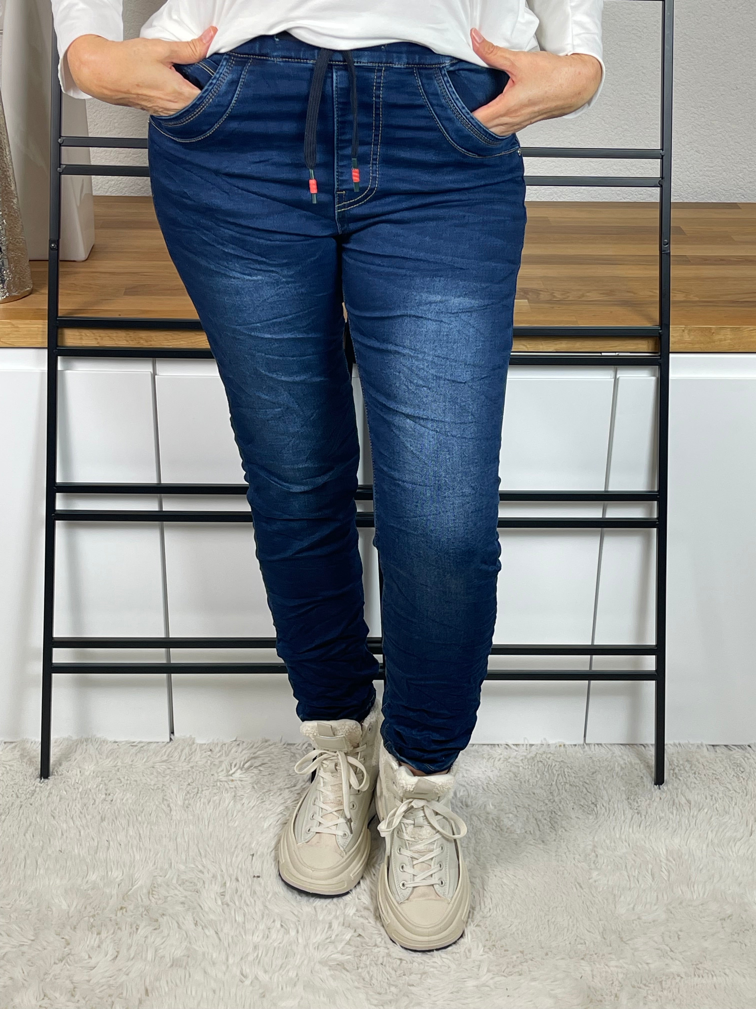 
•	Jeans-Jog-Pants Damen kaufe      •	Jeans Jogger große Größen online                 bestellen.                                               •	Günstige Damen Jeans-Jogginghose in Übergröße                   •	Hochwertige Jeans-Jog-Pants große Größen